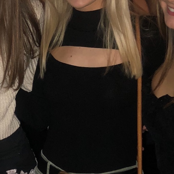 Forever 21 black sweater with cut out - Picture 2 of 10